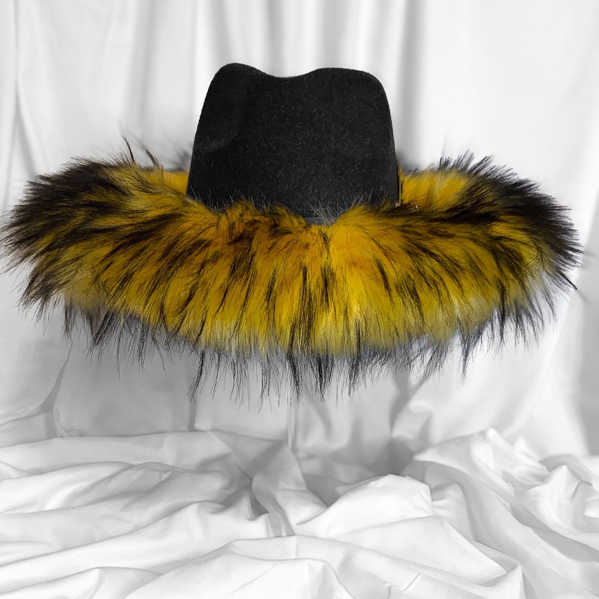 Busy Bumble Bee Fur Fedora - Image 3