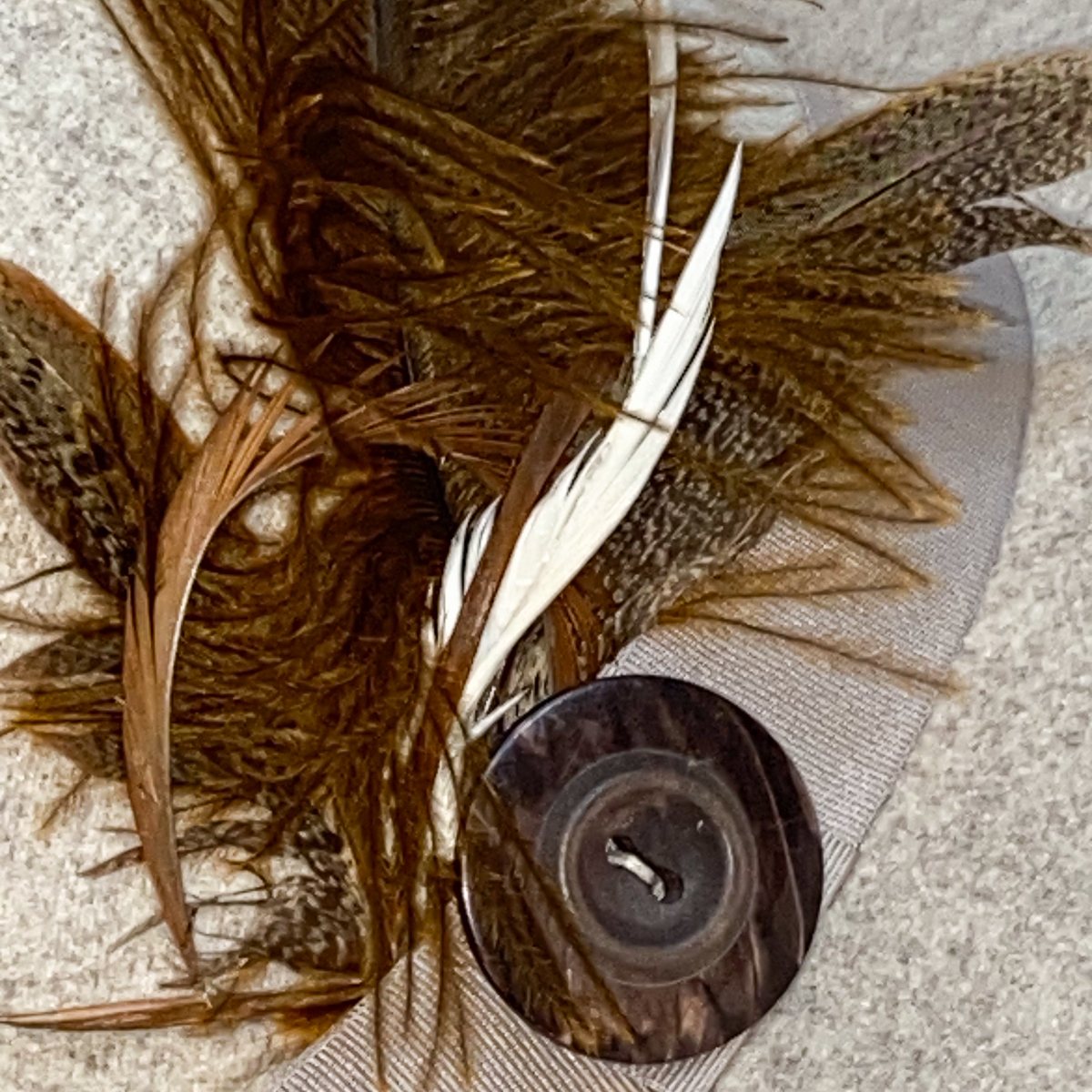 Classic Pebble Cream Feather Fedora - Image 4