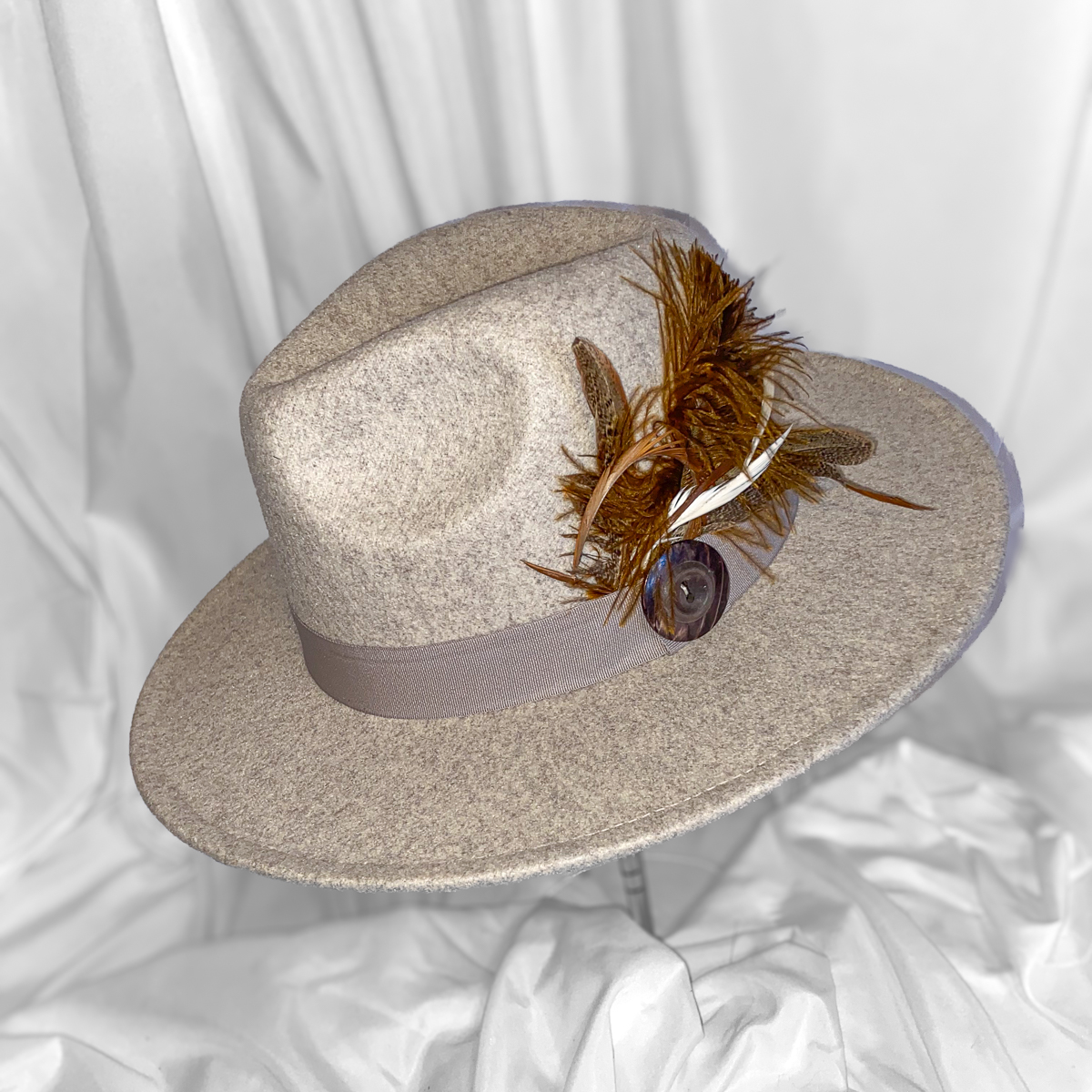 Classic Pebble Cream Feather Fedora
